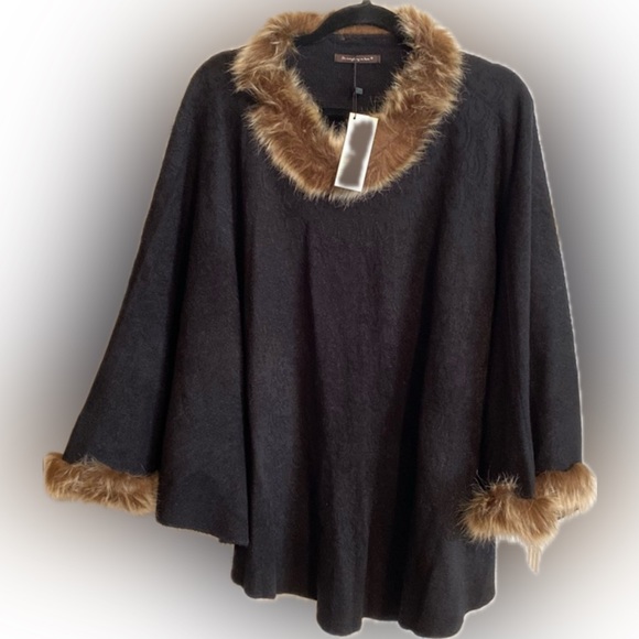 NWT Do anything in love black poncho with faux fur trim, one size - Picture 1 of 10